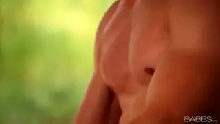 شاب يقبل و يداعب كس عشيقته ثم ينيكها في وضعية الكلبة بزبه الطويل شاب يقبل و يداعب كس عشيقته ثم ينيكها في وضعية الكلبة بزبه الطويل