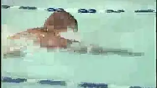أليكس جيم الذي يقفز لأعلى ولأسفل في دونج