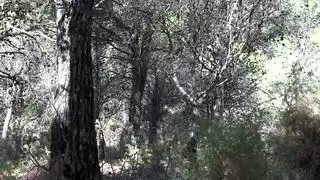 هذه الزوجة المسلمة غير المخلصة تتيح للمزارع المحلي أن يمارس الجنس مع الأحمق لها