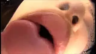 الفتاة اليابانية نحيل لها كس شعرها بسرور