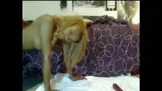 الفتيات الجميلات يفركن زبر أصدقائهن الخاصين قبل الاستمتاع ببعض المرح مع قضيبه الصعب