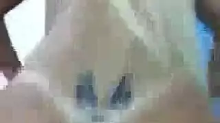لذيذ شقراء كلية في سن المراهقة تلوي ثقوبها