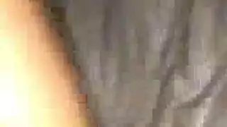 الفتاة التي تمارس الجنس لا تمانع إذا كان أفضل صديق لها قد يمارس الجنس مع عقولها