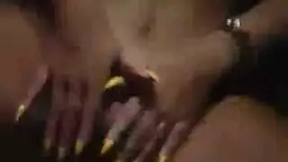 باريس فيك وساندرا بيتوني ممارسة الجنس مع جارهم الجديد، بينما في غرفة المعيشة.
