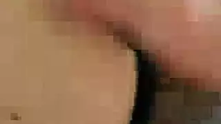 مفلس الهواة شقراء صغيرتي ركوب في دونغ القديمة.