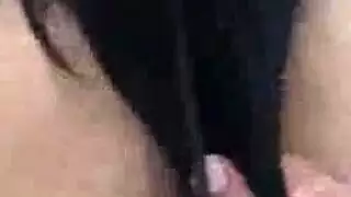 تم سحب الشقراء التي يتم إشراكها أثناء قيامها برأسها