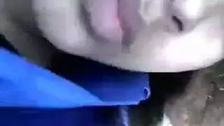 الفتيات الكلية يحشو الهرات في أماكن مختلفة ويخرج الناس إلى الأولاد الاباحية لسبب ما.