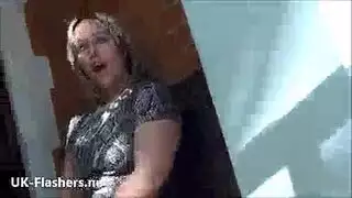 أحمر الشعر فاتنة تعريض لها جسمها صغيرتي.