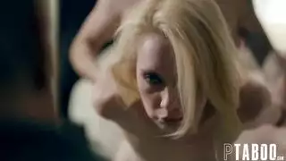 الشقراء المفلسة التي تحب أن تمارس الجنس عندما تجلس على القمة والرجل من وقت لآخر