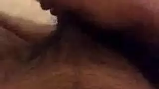 الرجل قرنية على وشك أن يكون لديك جنس عارضة أمام كاميرا صديقته