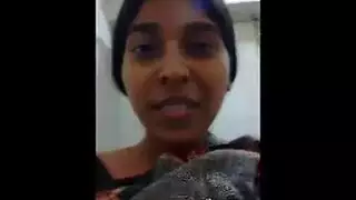 عمتي تلعب بثدييها الجميلين و هي تعشق الزب الكبير