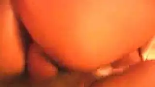 الغراب رايلي هو سخيف رجل أسود قرنية ويئر من المتعة أثناء النزول عليه.