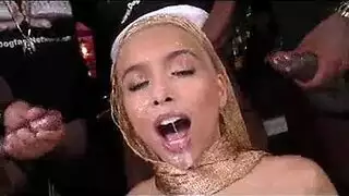 علياء حديد هي دراج ذو خبرة كبيرة ، لأنها تعرف دائمًا ما تريد