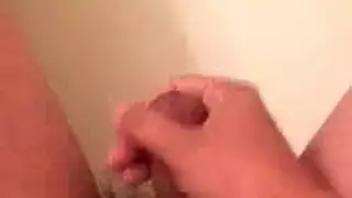 حوض الاستحمام في سن المراهقة ضيق.
