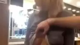 الإباحية الحلوة تظهر بعض الأشياء المشاغب التي يركبها