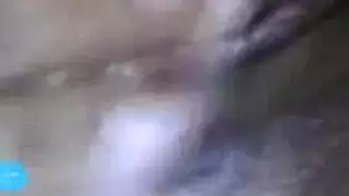 خادمة فلبنية تمارس الجنس مع رجل عربي راقدة على السرير يركبها من كسها بافتراء خادمة فلبنية تمارس الجنس مع رجل عربي راقدة على السرير يركبها من كسها بافتراء