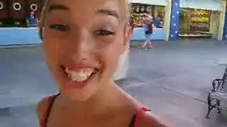 ستخرج الفتيات المذهلات ، ساندي وآنيا للاستمتاع مع بعضهما البعض ، طوال اليوم