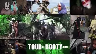 جولة من الغنائم جنود أمريكيون قرنية يلتقطون اللحوم العربية الطازجة لحفلاتهم