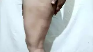 مسرحية نينا الهرة المتشددين: جلسة ملابس داخلية آسيوية سمين