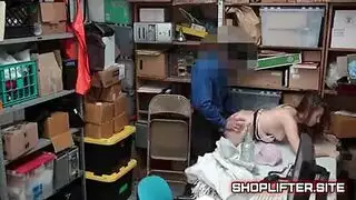 وقحة الشرطة قرنية ورجل ماهر ، لم يثبّن رجلاً أصلعًا من قبل ، يمارسون الجنس.