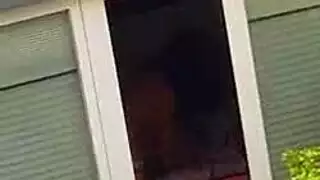 عاهرة الملابس الداخلية الجميلة مارس الجنس أثناء الصب.