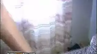 شقراء الروسية الحقيقية مارس الجنس من الصعب من قبل الرجل أسفل منخفضة.