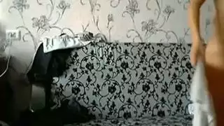 فاتنة الساخنة في سن المراهقة يأخذ سراويل داخلية لها