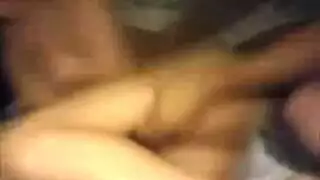 الساخنة في سن المراهقة اللسان مع كبير الثدي خنثي