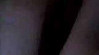 عُصبت عيني ريجينا وأجبرت على ممارسة الجنس ، لأن أعز أصدقائها يريد مص قضيبه