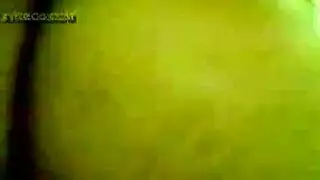 الحمار الكبير وقحة كان يلعب مع الثدي عندما أدركت أن السابقين كان يراقبها