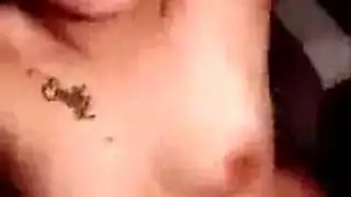 السيدات الأنيق ، إميلي بلاك وأفضل صديق لها على وشك ممارسة الجنس مع بعضهن البعض