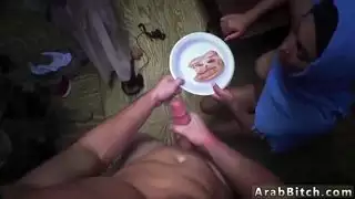 ذيول الخنازير العربية في سن المراهقة والرجل يمارس الجنس مع الأبيض في القاعدة!