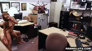 أمتص من الخلف ثم أركب قضيبي