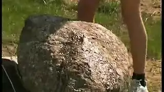 كوغار جميل طويل القامة شارلوت ستوكلي يأخذ الوجه