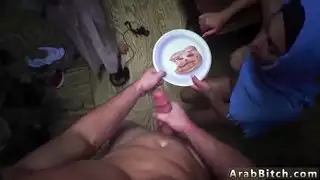 رقص عربي رائع يتسلل في القاعدة!