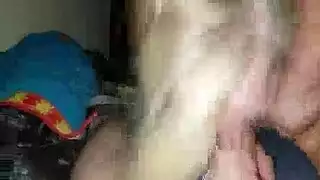 يحلب بزاز العاهرة الشقراء المنهمكة في رضع زبه الكبير المنتصب ثم يركبها بشدة يحلب بزاز العاهرة الشقراء المنهمكة في رضع زبه الكبير المنتصب ثم يركبها بشدة