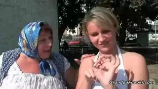 يحب فاتنة شقراء للقيام بذلك مع رجلين في نفس الوقت ، واحدًا تلو الآخر. يحب فاتنة شقراء للقيام بذلك مع رجلين في نفس الوقت ، واحدًا تلو الآخر.