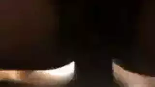مدلكة حلوة مع ديك صغيرة يركب الديك عميلها ويعطيه وجه وكرات، في المقابل.