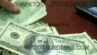 الرجل الأسود يمارس الجنس مع صديقه الشاب المثلي بينما والدتها خارج المدينة