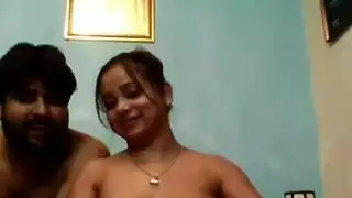 جميل ندف الديك التحديق المراهق المشاكس