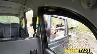 ماكسين لديه سيارة أجرة وممارسة الجنس مع العديد من النساء لم يكن لديك المال لدفع