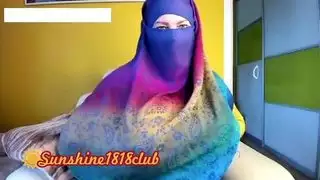 الشرق الأوسط حجاب الفتاة العربية المسلمة مع الثدي الكبيرة في تسجيل كام نوفمبر