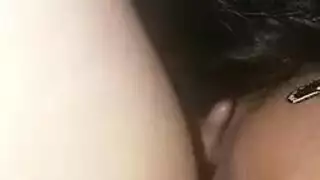 غلم مثلية الثلاثي مص ومارس الجنس في الهواء الطلق