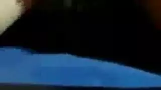 امرأة سمراء الساخنة في جوارب.