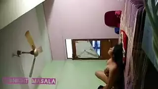 صنم في سن المراهقة الهندي ينخفض هذا القمة