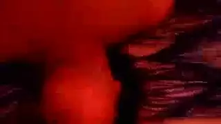 الكلبة الآسيوية القذرة مخفوقة ومسمرة.