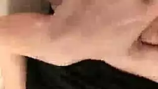 مثير الشباب وقحة الحمار مسمر بينما في المنزل.
