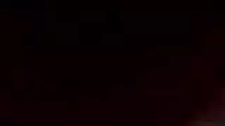 العاهرة الغريبة تبذل قصارى جهدها لإرضاء ضيفها ، بينما تكون في قضيب زجاجي ضخم العاهرة الغريبة تبذل قصارى جهدها لإرضاء ضيفها ، بينما تكون في قضيب زجاجي ضخم