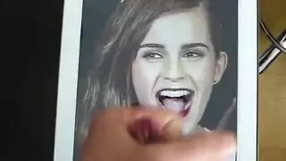 إيما واتسون هي امرأة سمراء شقية تحب أن تحصل على اللعنة المتشددين مرة واحدة على الأقل في اليوم