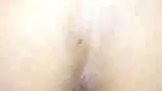 كانت آنا سول حريصة على الشعور بقضيب أختها الأعمى بعمق داخل بوسها المشدود المحلوق